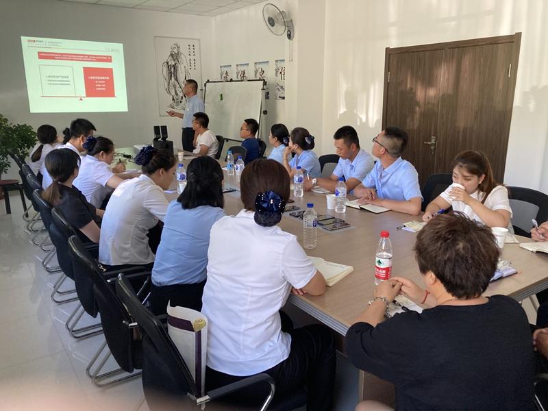 03物業(yè)公司舉辦新員工培訓_副本.jpg 03物業(yè)公司舉辦新員工培訓_副本.jpg