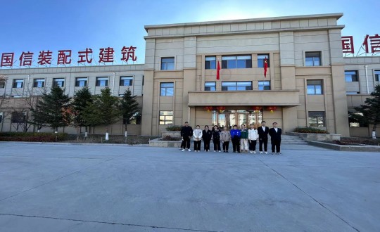 11.長春建筑學院應屆生來到裝配式總公司參觀面試（幫忙處理下照片，凸顯人物）_副本.jpg
