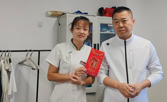 2024年9月13日，酒店，全體員工，發(fā)放中秋節(jié)福利_副本.jpg