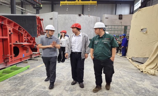 2024年7月5日，市建委初審工作組一行到訪裝配式總公司實(shí)地考察調(diào)研_副本.jpg