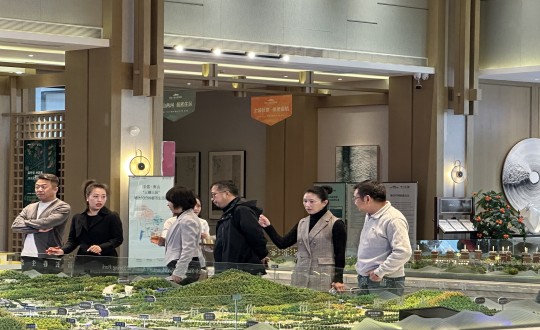 2024年10月12日，市圖書館副館長朱亞玲一行蒞臨南山總公司溫泉城項目參觀考察_副本.jpg