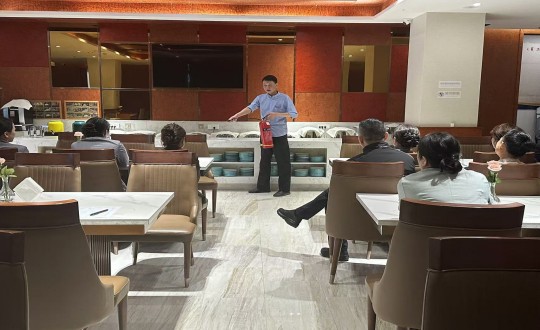 2.長(zhǎng)白山國(guó)信酒店組織開(kāi)展消防安全培訓(xùn)_副本.jpg