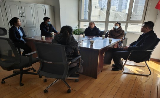 14.長春市綠園區(qū)政協副主席關愛民一行蒞臨國信物業(yè)金地梧桐華府視察工作_副本.jpg
