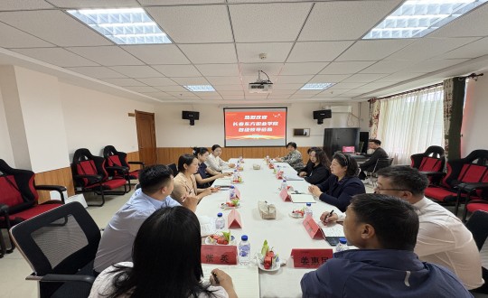 16.長春東方職業(yè)學(xué)院校長郝炬、黨委書記賈巍一行蒞臨親親園走訪調(diào)研_副本.jpg